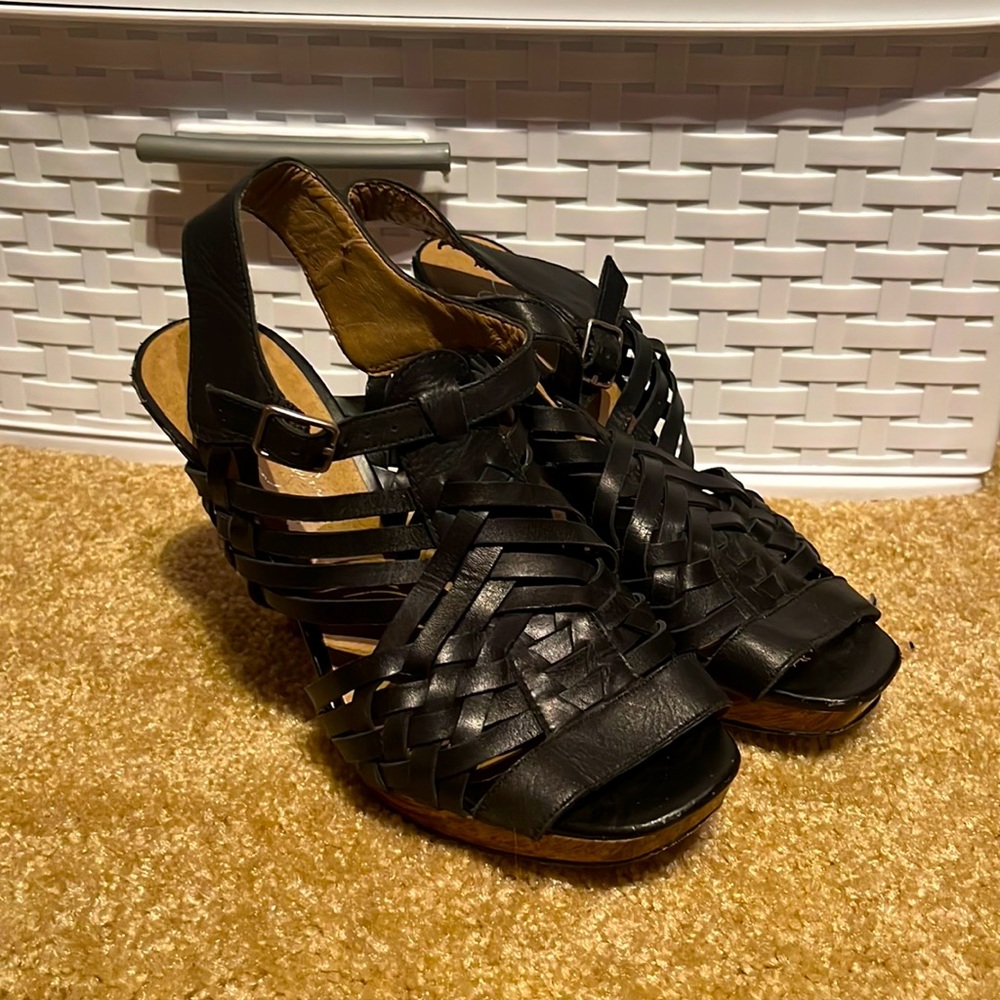 Brand: Jessica Simpson Color: black Size: 6.5